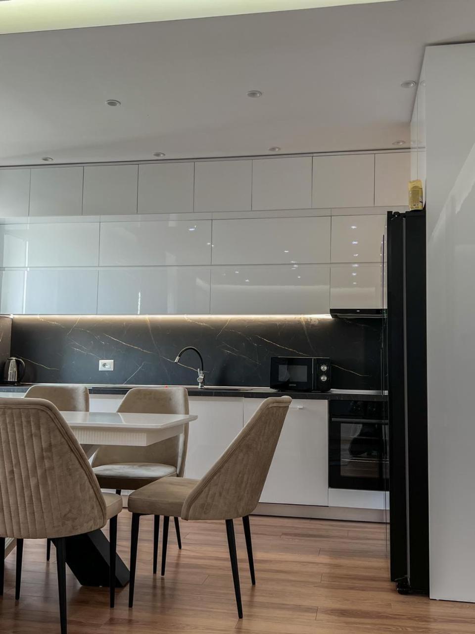 Lux Apartment At Arlis تيرانا المظهر الخارجي الصورة
