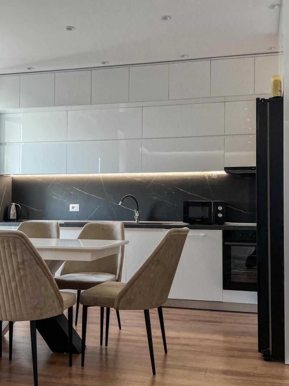 Lux Apartment At Arlis تيرانا المظهر الخارجي الصورة
